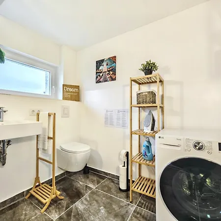 Designer Loft Fuer Bis Zu 15, Whirlpool, Infrarotsauna, Billard, Pokertisch, 2 Baeder Apartment