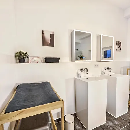 Designer Loft Fuer Bis Zu 15, Whirlpool, Infrarotsauna, Billard, Pokertisch, 2 Baeder Apartment *