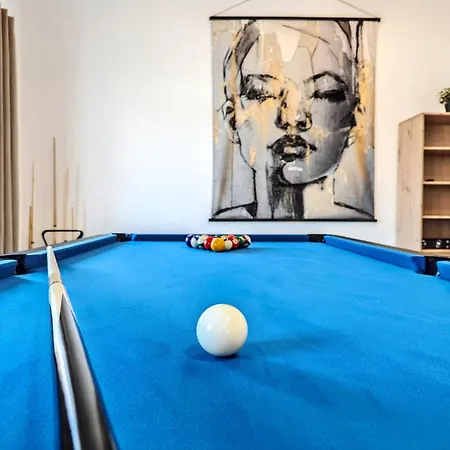 Apartment Designer Loft Fuer Bis Zu 15, Whirlpool, Infrarotsauna, Billard, Pokertisch, 2 Baeder *