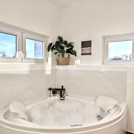 شقة Designer Loft Fuer Bis Zu 15, Whirlpool, Infrarotsauna, Billard, Pokertisch, 2 Baeder نورنبيرغ