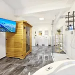 Designer Loft Fuer Bis Zu 15, Whirlpool, Infrarotsauna, Billard, Pokertisch, 2 Baeder * נירנברג