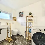 Designer Loft Fuer Bis Zu 15, Whirlpool, Infrarotsauna, Billard, Pokertisch, 2 Baeder דירה
