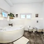 Designer Loft Fuer Bis Zu 15, Whirlpool, Infrarotsauna, Billard, Pokertisch, 2 Baeder *
