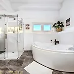 Designer Loft Fuer Bis Zu 15, Whirlpool, Infrarotsauna, Billard, Pokertisch, 2 Baeder דירה *