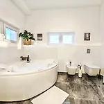 דירה Designer Loft Fuer Bis Zu 15, Whirlpool, Infrarotsauna, Billard, Pokertisch, 2 Baeder