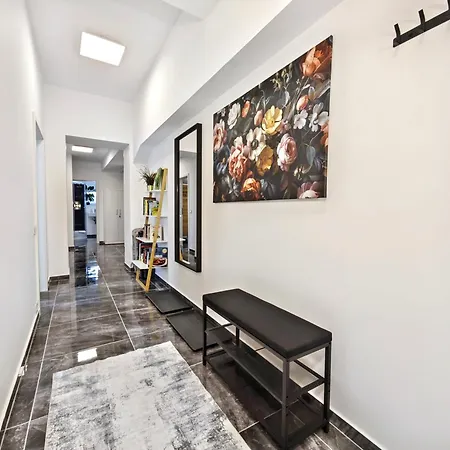 Designer Loft Fuer Bis Zu 15, Whirlpool, Infrarotsauna, Billard, Pokertisch, 2 Baeder דירה *
