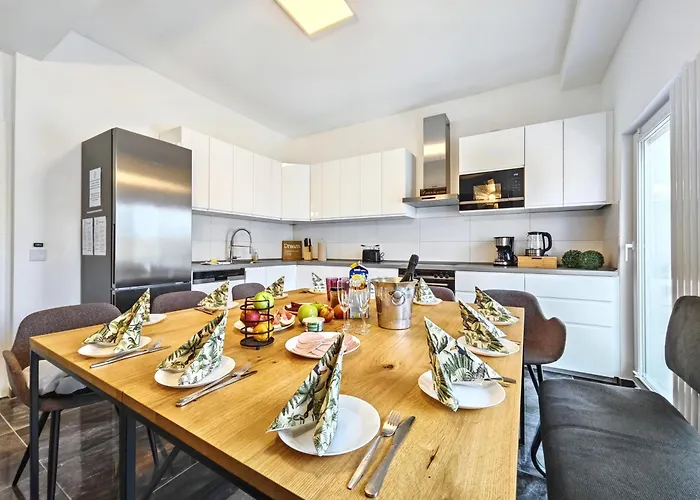 Designer Loft Fuer Bis Zu 15, Whirlpool, Infrarotsauna, Billard, Pokertisch, 2 Baeder Appartamento *