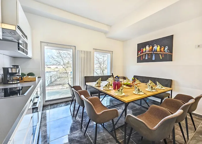 Designer Loft Fuer Bis Zu 15, Whirlpool, Infrarotsauna, Billard, Pokertisch, 2 Baeder * Norimberga
