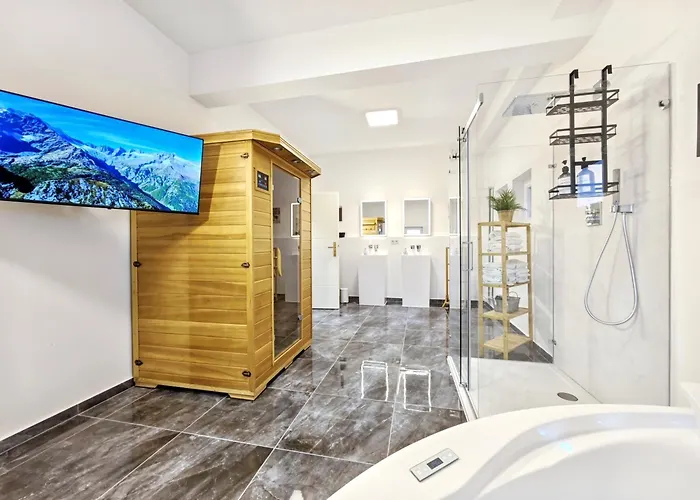 Designer Loft Für Bis Zu 15, Whirlpool, Infrarotsauna, Billard, Pokertisch, 2 Bäder * Nürnberg