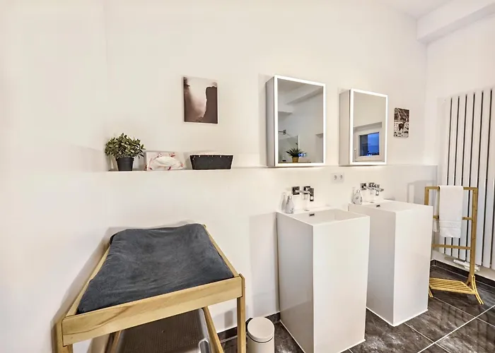 Designer Loft Fuer Bis Zu 15, Whirlpool, Infrarotsauna, Billard, Pokertisch, 2 Baeder Appartamento *