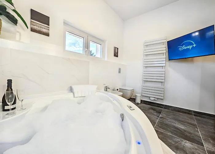 Appartamento Designer Loft Fuer Bis Zu 15, Whirlpool, Infrarotsauna, Billard, Pokertisch, 2 Baeder Norimberga