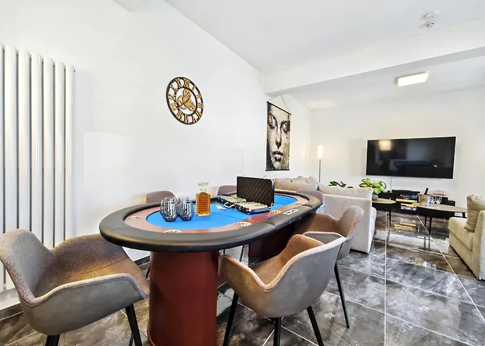 Designer Loft Fuer Bis Zu 15, Whirlpool, Infrarotsauna, Billard, Pokertisch, 2 Baeder Appartamento