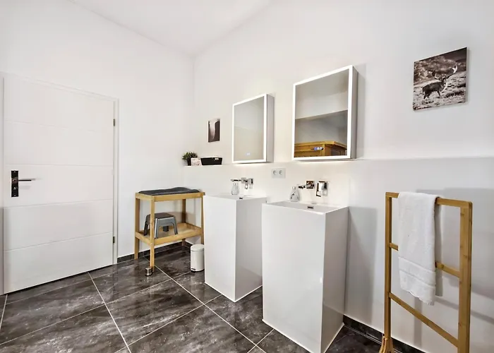 Appartamento Designer Loft Fuer Bis Zu 15, Whirlpool, Infrarotsauna, Billard, Pokertisch, 2 Baeder