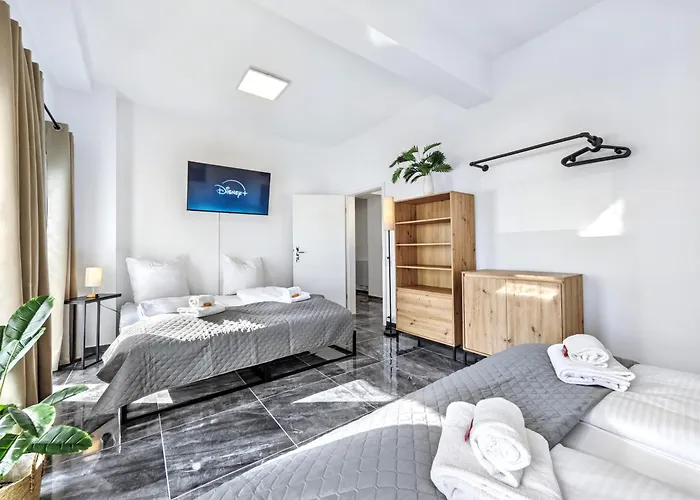 Designer Loft Für Bis Zu 15, Whirlpool, Infrarotsauna, Billard, Pokertisch, 2 Bäder * Nürnberg