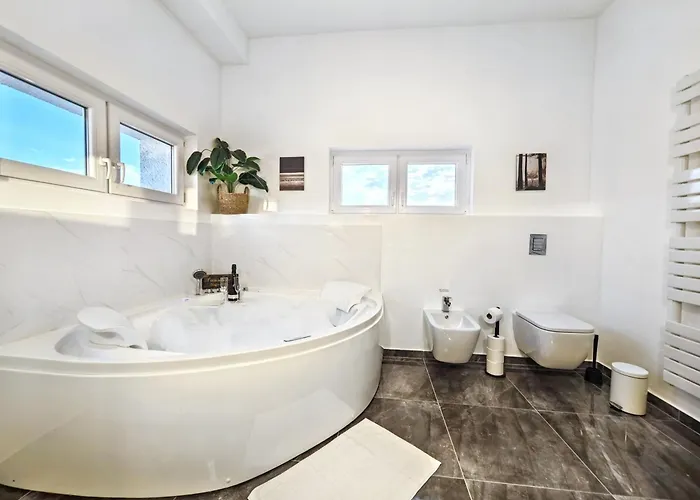 Designer Loft Für Bis Zu 15, Whirlpool, Infrarotsauna, Billard, Pokertisch, 2 Bäder *