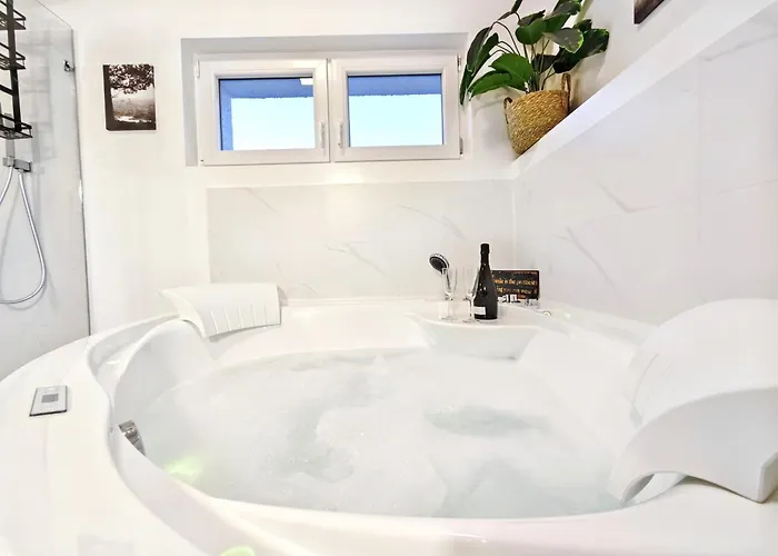 Designer Loft Fuer Bis Zu 15, Whirlpool, Infrarotsauna, Billard, Pokertisch, 2 Baeder