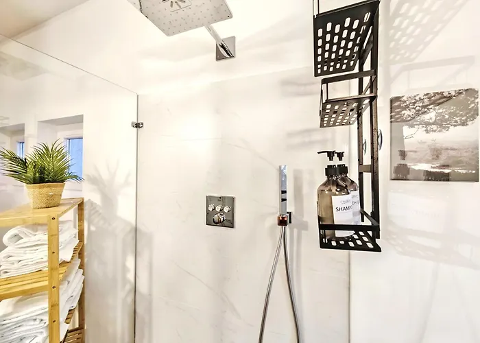Designer Loft Für Bis Zu 15, Whirlpool, Infrarotsauna, Billard, Pokertisch, 2 Bäder Apartment