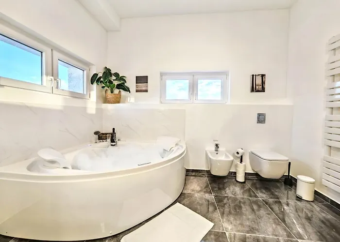 Apartment Designer Loft Für Bis Zu 15, Whirlpool, Infrarotsauna, Billard, Pokertisch, 2 Bäder