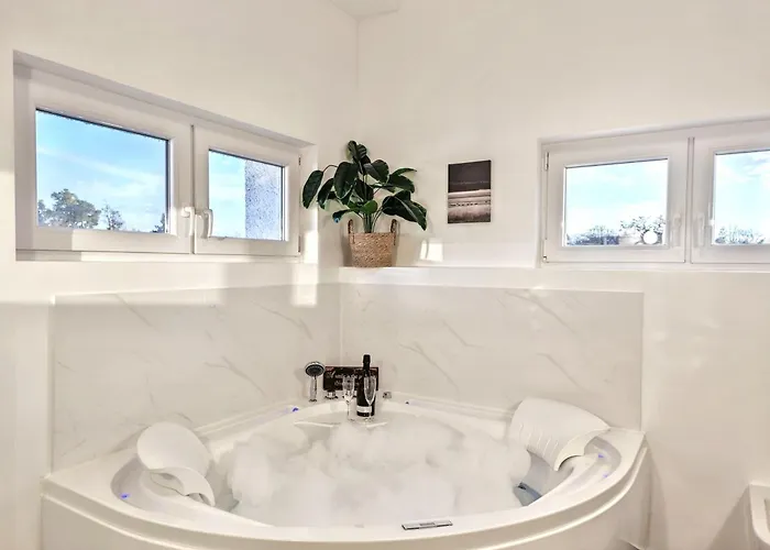Appartamento Designer Loft Fuer Bis Zu 15, Whirlpool, Infrarotsauna, Billard, Pokertisch, 2 Baeder Norimberga
